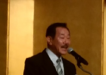 「過ごしやすいまちづくりへ貢献したい」と述べる、宮嶋支部長
