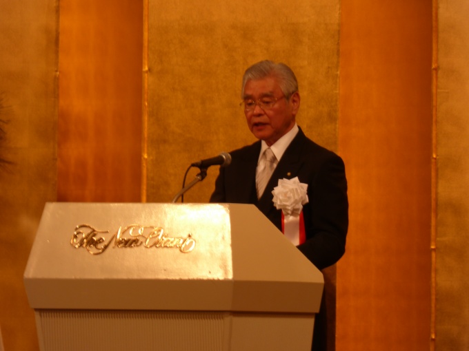 「消費者利益の保護や業界の健全な発展に寄与していく」と述べた原嶋理事長