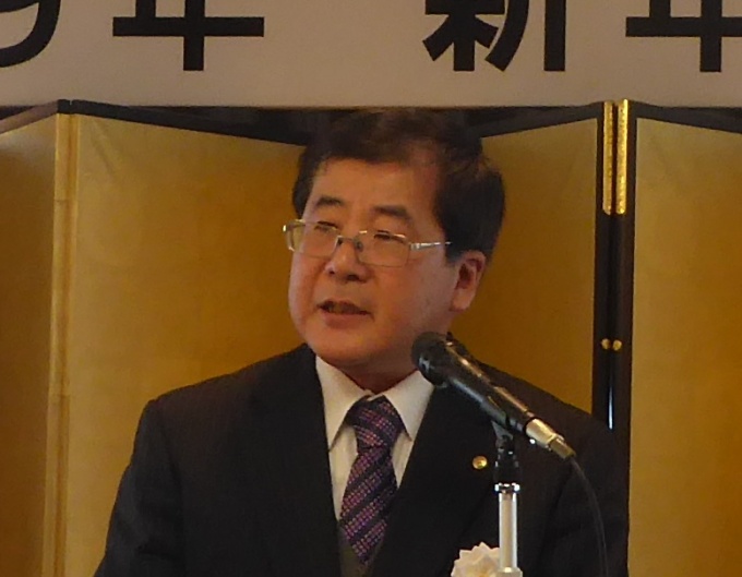 「不動産鑑定評価制度の認知度向上や不動産鑑定業の拡大を図り、事業の充実を図る」と挨拶する、熊倉会長