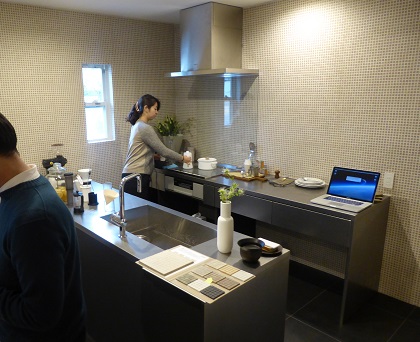スタイリッシュな雰囲気のキッチン