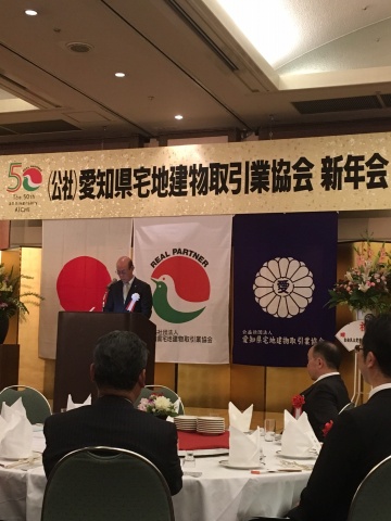 「愛知宅協版のハトマークグループビジョンを見据え、足元を見つめながら新たなチャレンジもしていく」と述べる、岡本会長