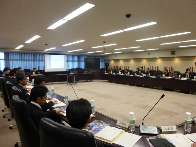「空き地等の新たな活用に関する検討会」初会合の様子