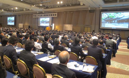話題の隈研吾氏の講演とあって、1