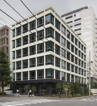 「ザ・パークレックス 平河町」外観。外構に植栽を施した