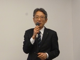 「太陽光発電システム搭載邸の65%がゼロエネルギーを達成した」と話す積水化学工業(株)執行役員住宅カンパニー商品開発部長の上脇 太氏